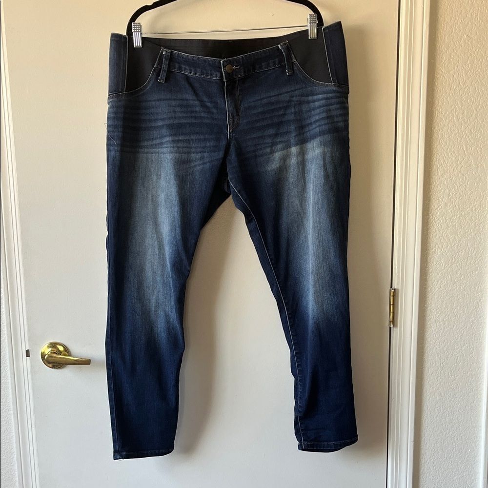 Isabel Maternity by Ingrid & Isabel Dark Blue Skinny Jeans size 16 Gently used